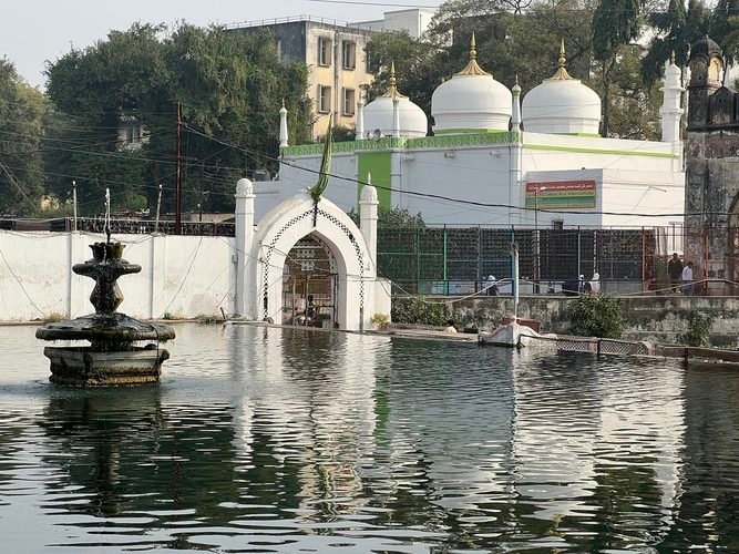 Panchakki in Aurangabad (Chhatrapati Sambhajinagar), Maharashtra, showing the historic water fountain, reflective water tank, and white-domed Dargah.